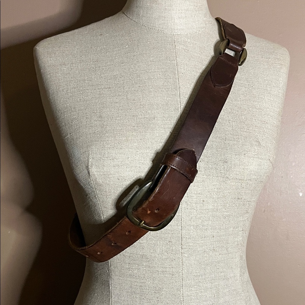 😄Gold tone buckle leather belt linked vintage